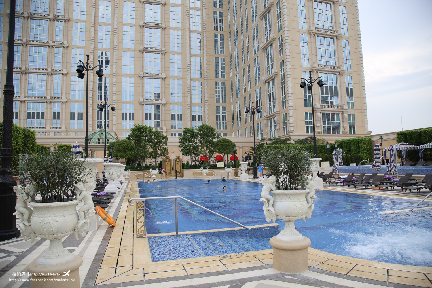 The Parisian Macao Hotel swimming Pool