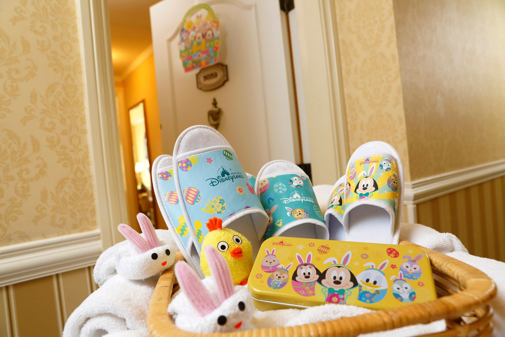 Hong Kong Disneyland Resort hotels_Eggstravaganza-themed gift pack_preview