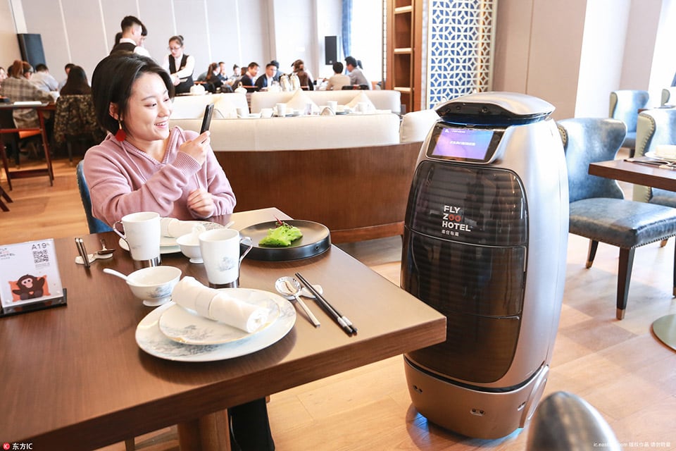 機械人送餐1