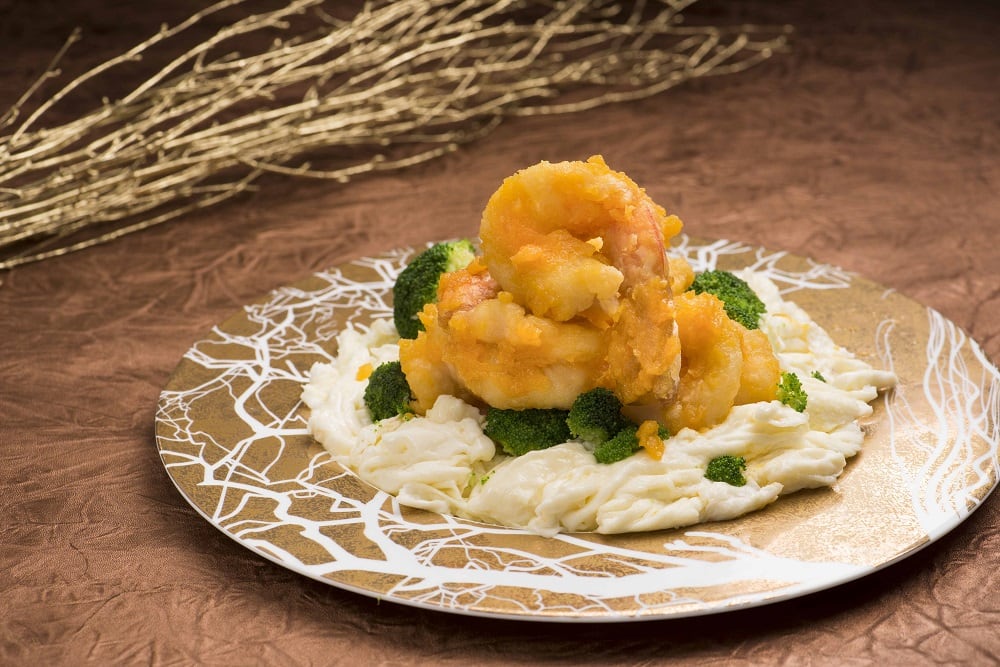 芙蓉黃金蝦 Golden Prawns with Salty Egg Yolk& Sauteed Fresh Milk