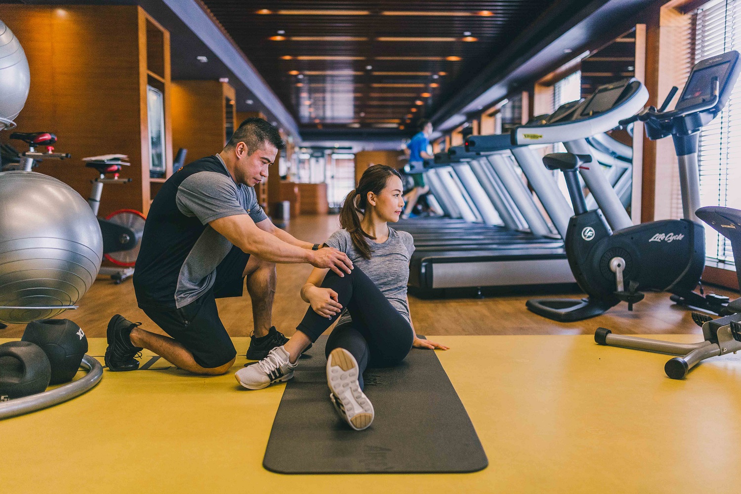 Mandarin-Oriental-Hong-Kong-The-Fitness-Centre-Personal-Training-Floor-Stretches