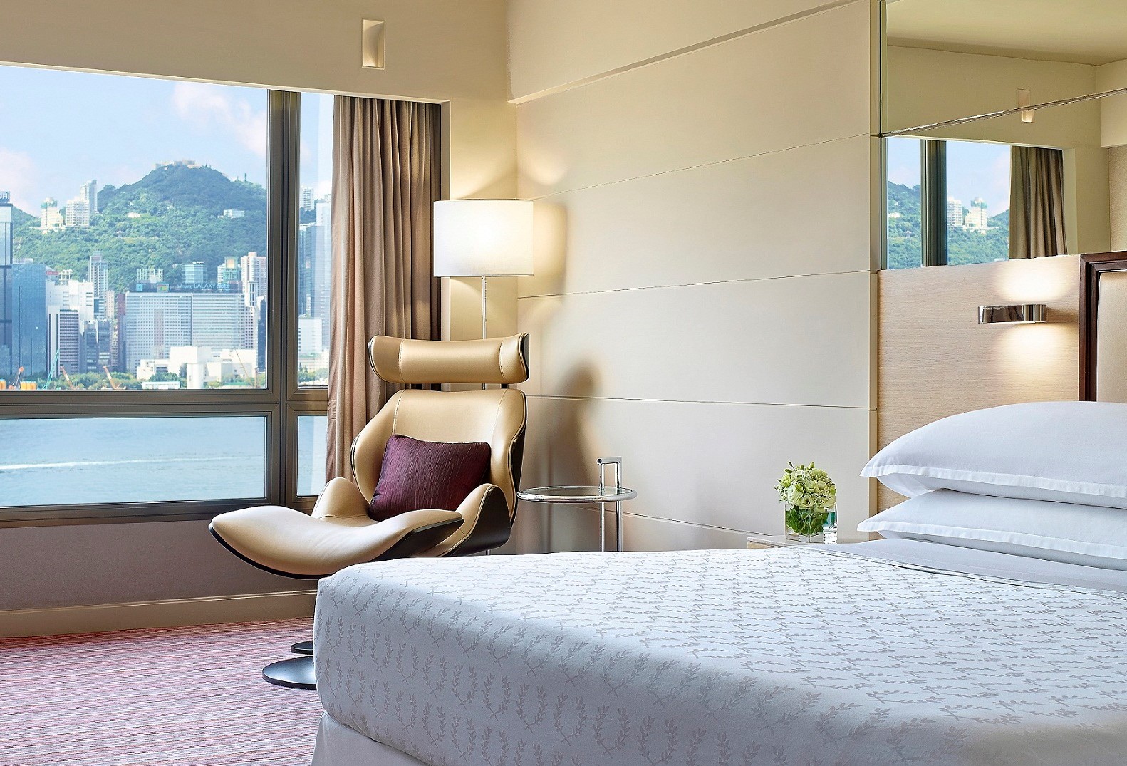 Sheraton Hong Kong - Deluxe Harbour View Room