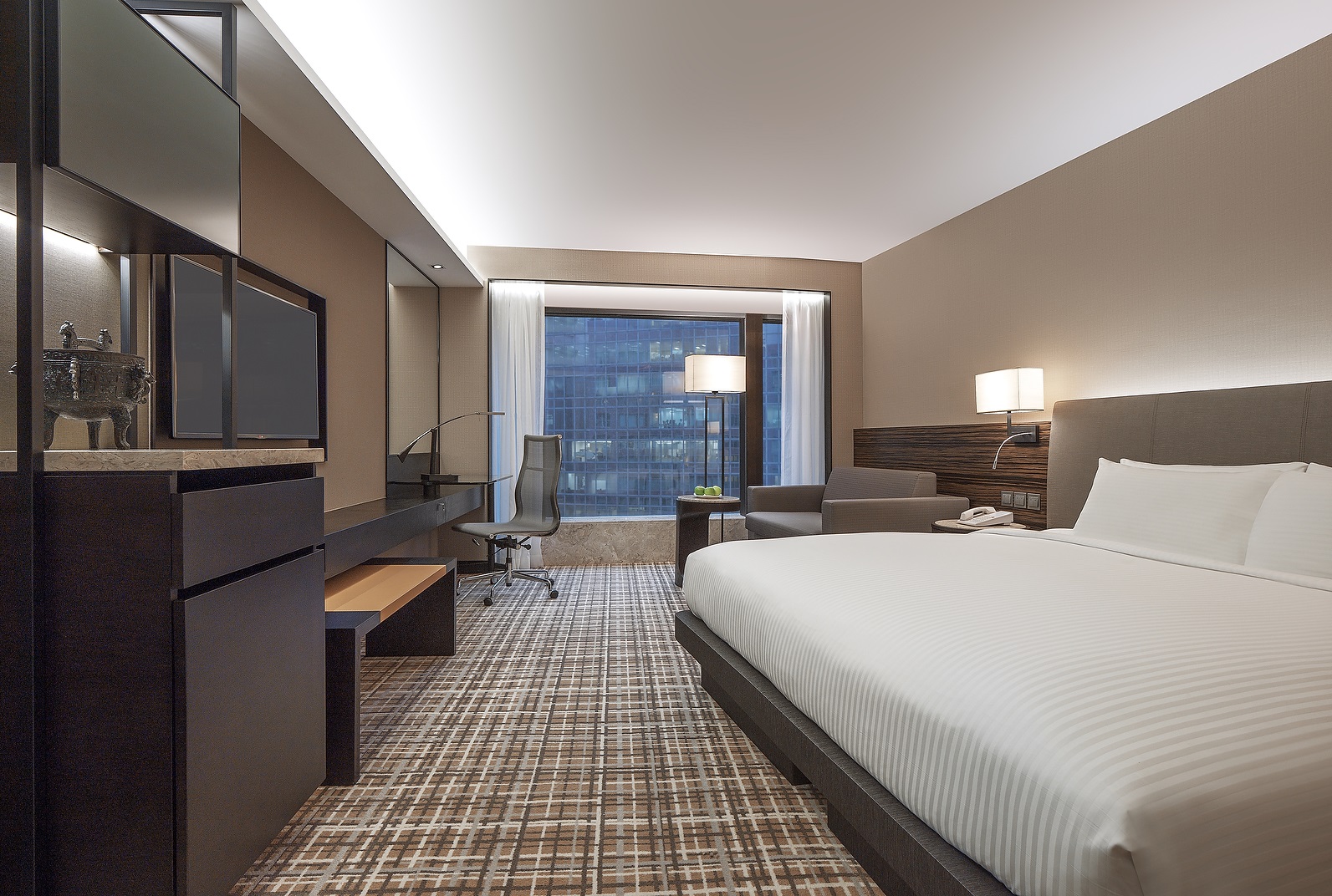 4. New World Millennium Hong Kong Hotel - Deluxe City View Room