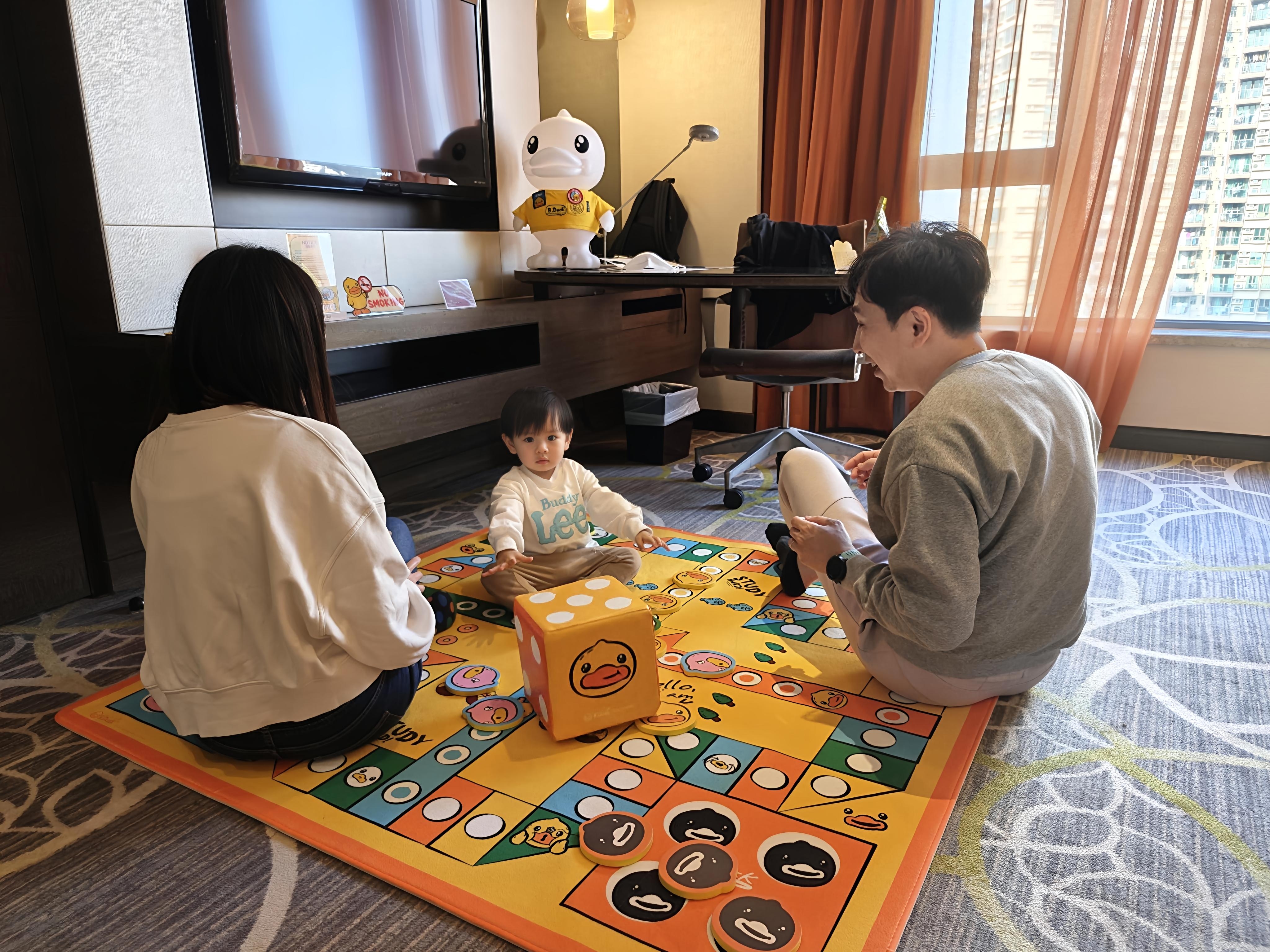 家庭溫馨時光_巨型飛行棋地毯.jpg