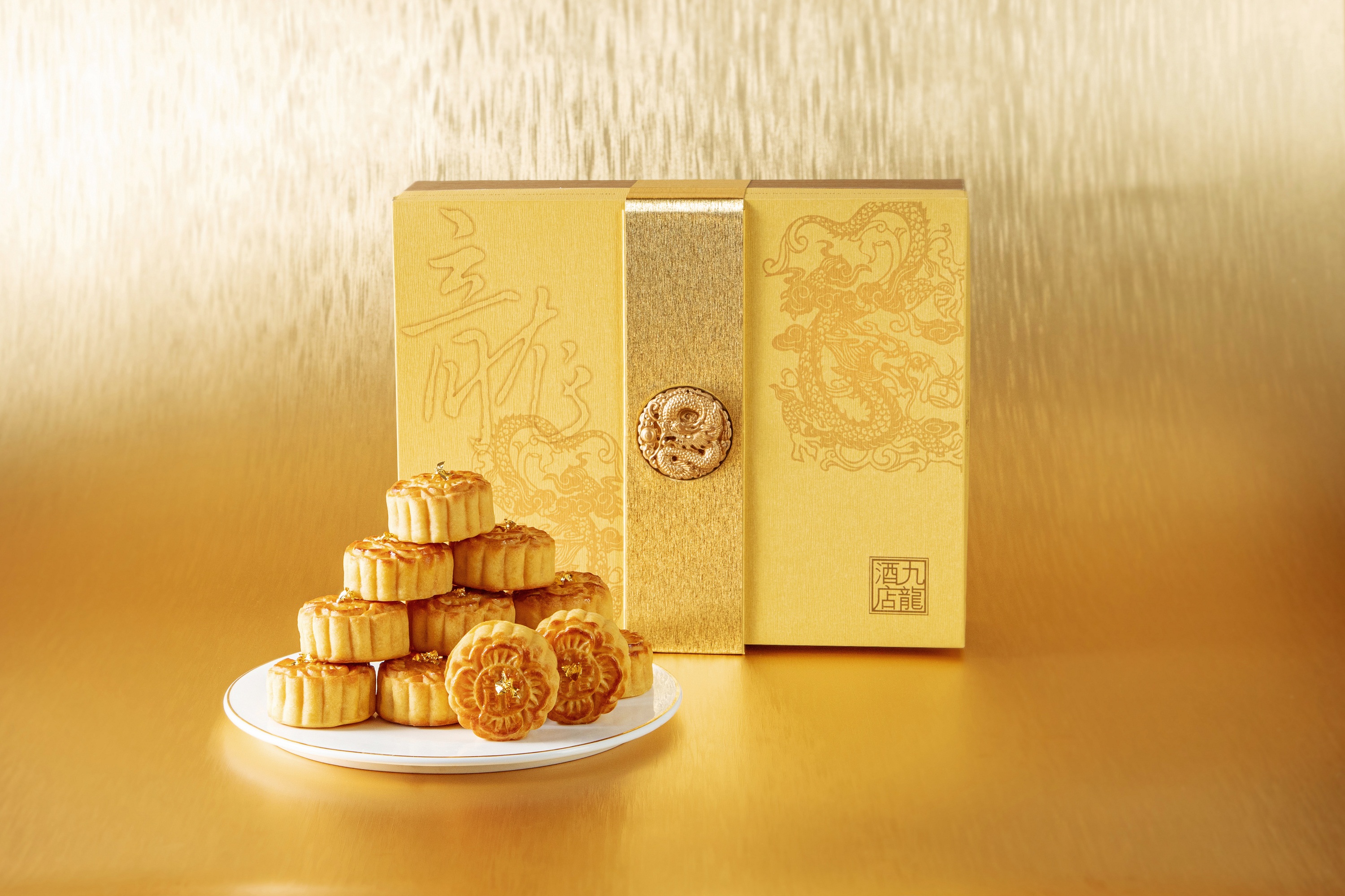 Deluxe Gold Flakes Legendary Mini Custard Mooncake 金箔精裝迷你酥皮奶黃月餅_Box.jpg