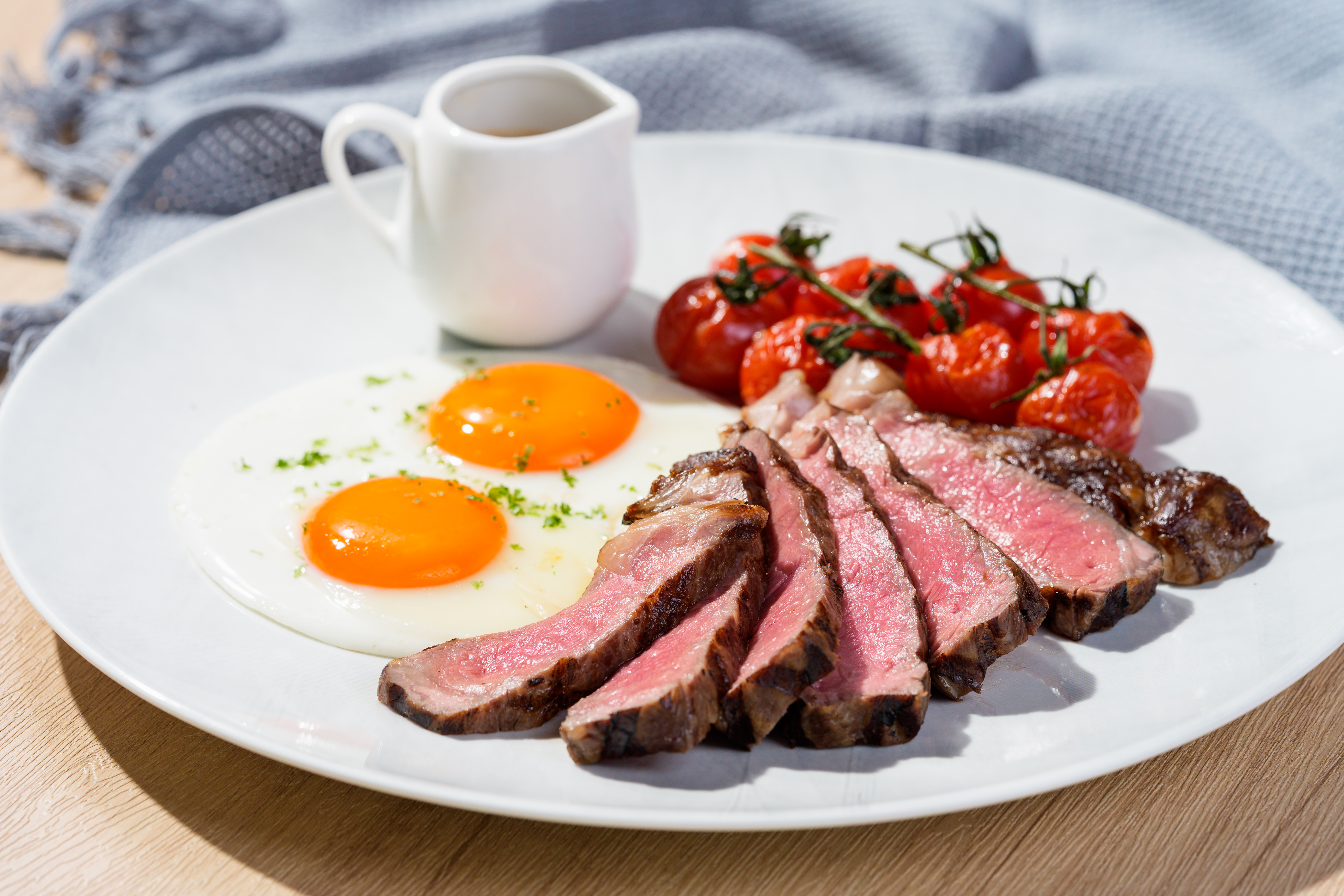 西冷牛扒配雙蛋 Steak and Eggs.jpg