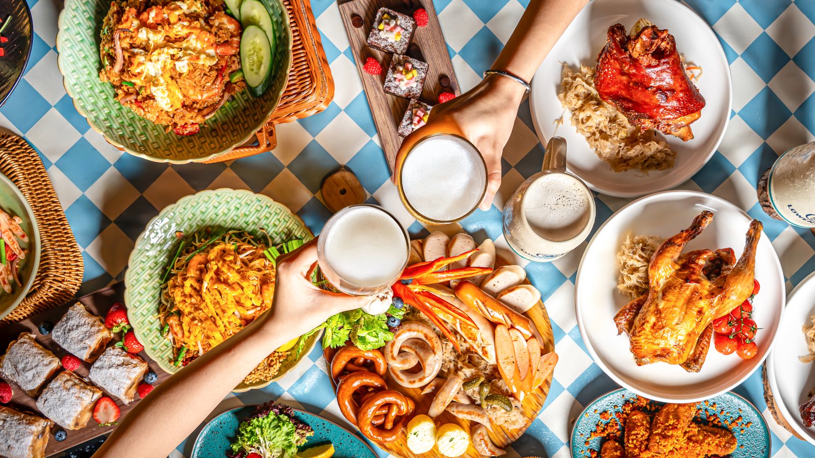 都會海逸酒店露天啤酒派對德國豬手香腸及多款任食美食